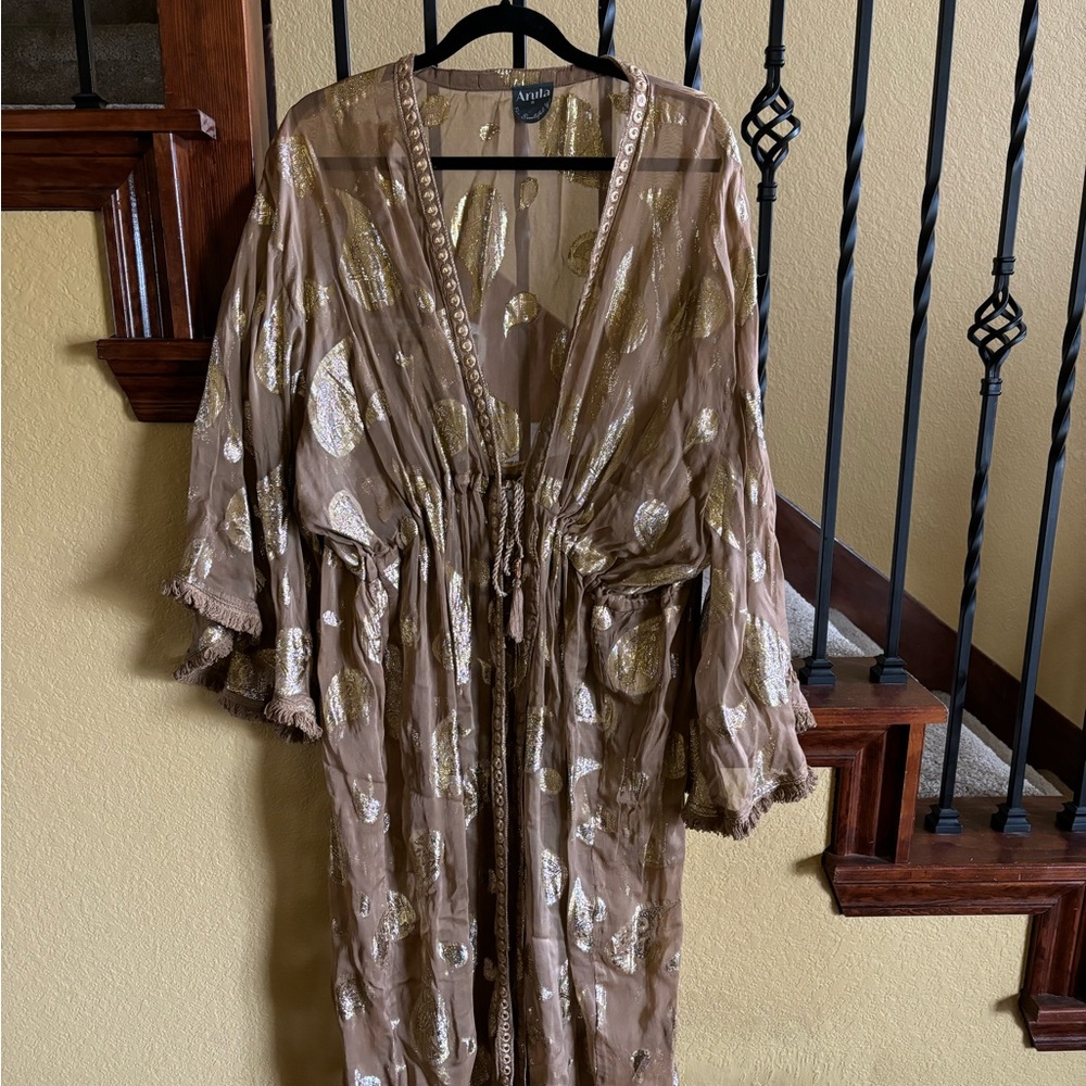 Arula tan & gold lame’ duster